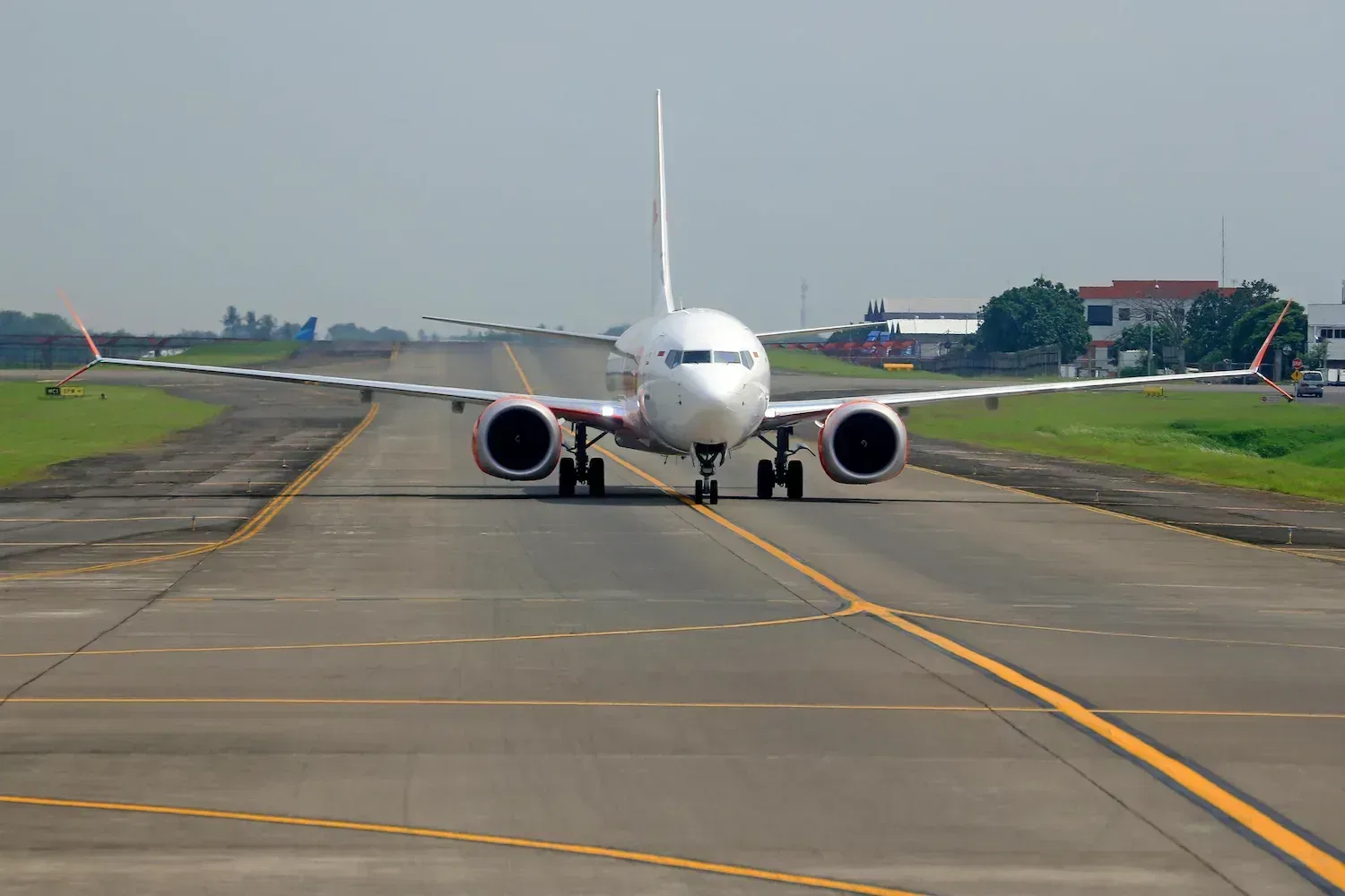 airplane with a dihedral wing design ready to takeoff